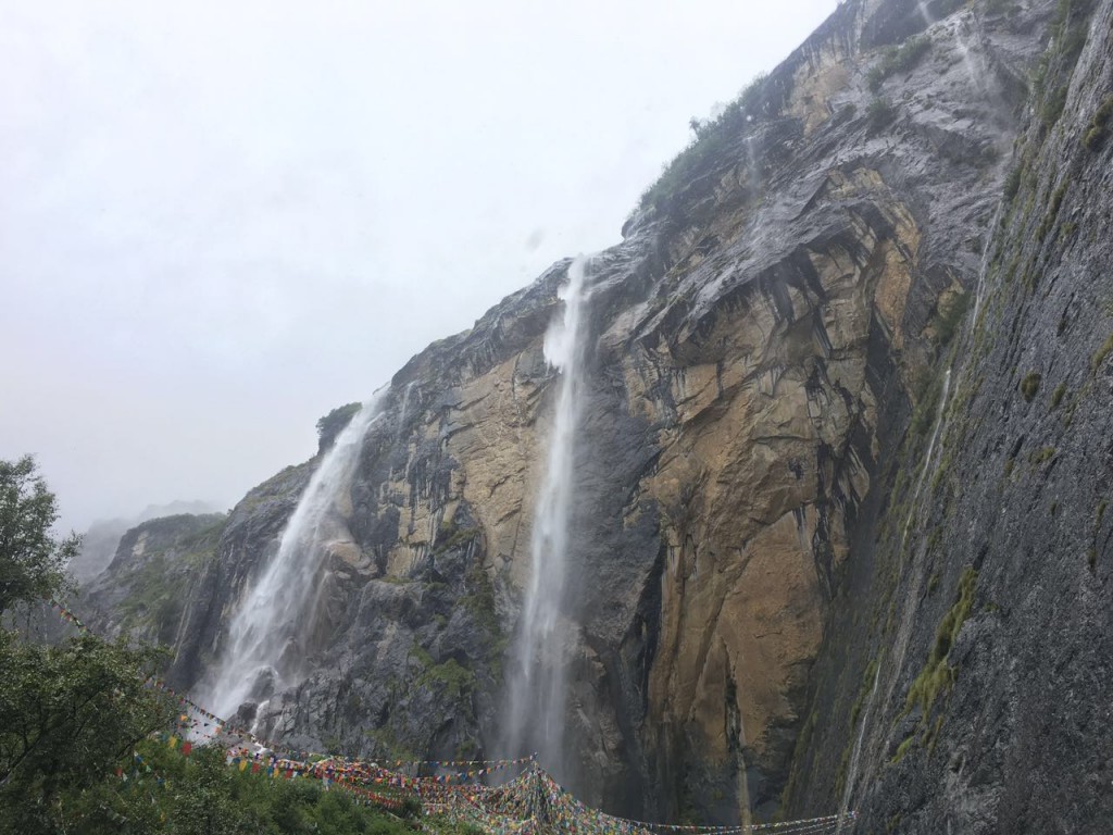 那年那时雨崩神瀑